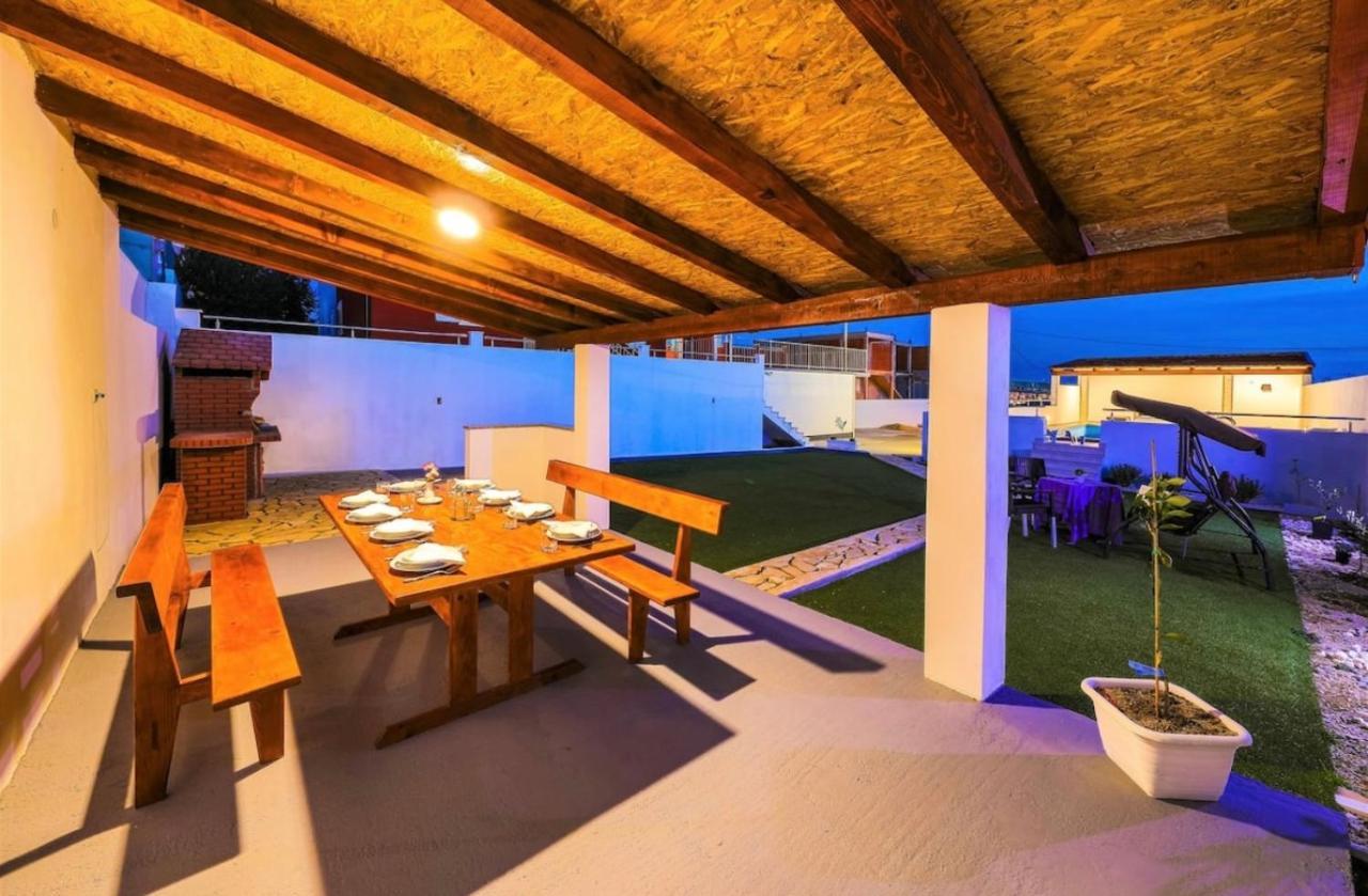 Villa Ana Kaštel Sućurac Exteriör bild