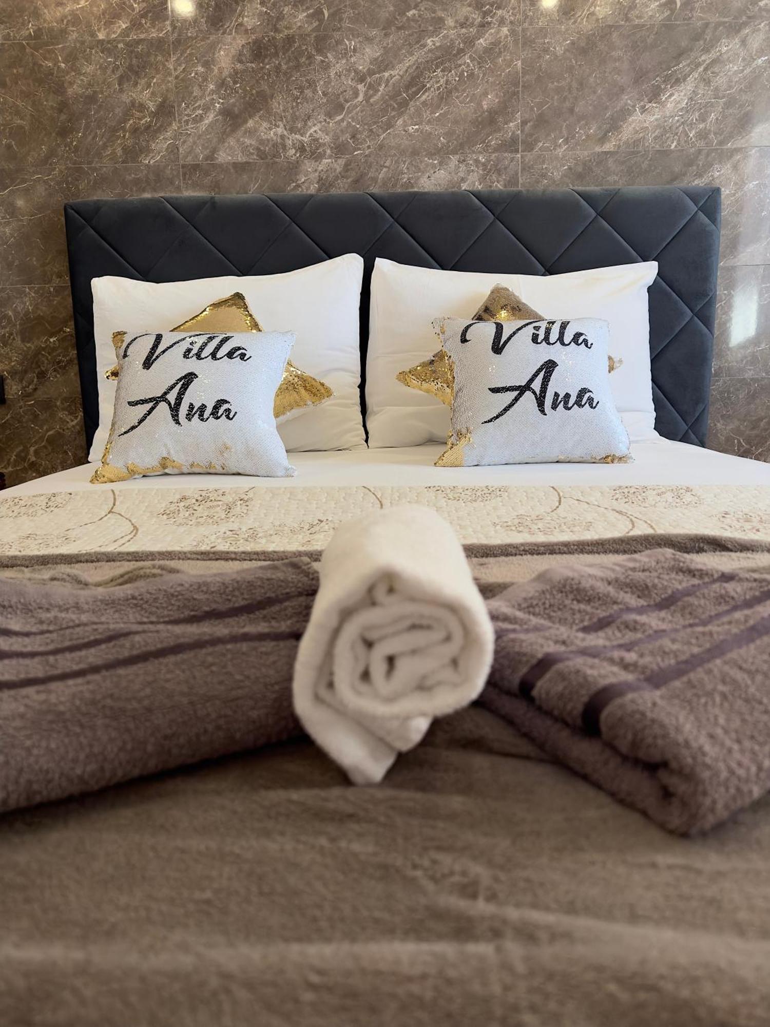 Villa Ana Kaštel Sućurac Exteriör bild