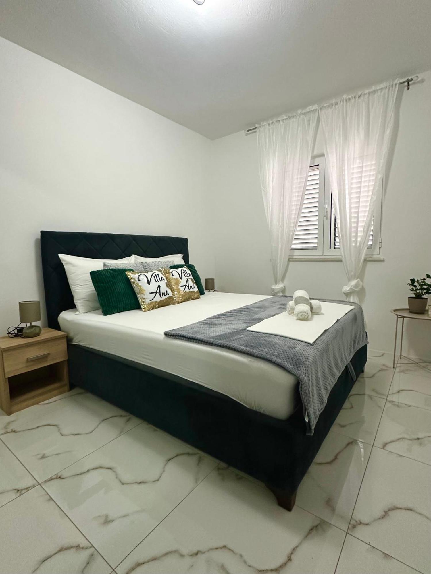 Villa Ana Kaštel Sućurac Exteriör bild