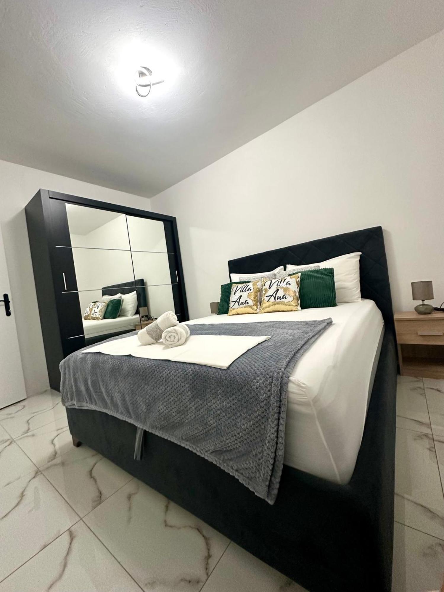 Villa Ana Kaštel Sućurac Exteriör bild